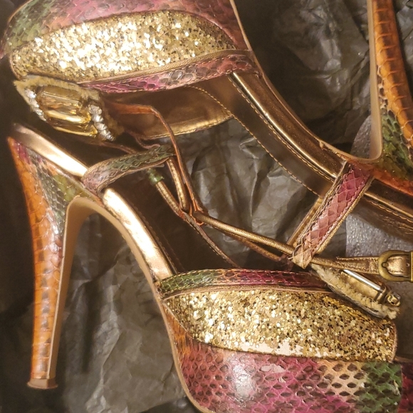 Heels - Picture 2 of 4